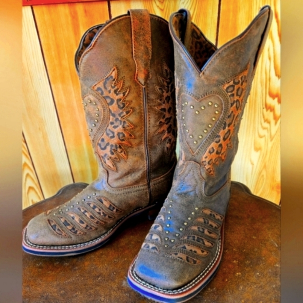 Laredo Emmylou Heart Leopard Print Women's Boots 8.5 - Picture 2 of 7